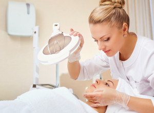 OTIŠLA SAM KOD KOZMETIČARA I OSTALA OBELEŽENA DO KRAJA ŽIVOTA! Jeziva životna priča obišla svet!