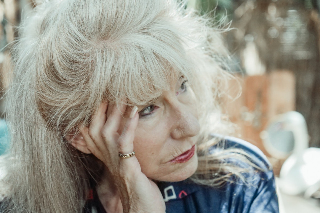 SIMPTOMI DEMENCIJE JAVLJAJU SE OVIM REDOM! Obratite pažnju i slušajte svoje telo!