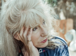 SIMPTOMI DEMENCIJE JAVLJAJU SE OVIM REDOM! Obratite pažnju i slušajte svoje telo!