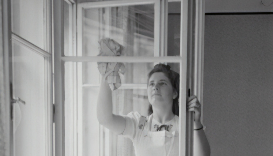 POTPUNO POGREŠNO ČISTITE PROZORE CELOG ŽIVOTA! Ova žena otkrila je neverovatan trik, više nikada neće biti umazani!