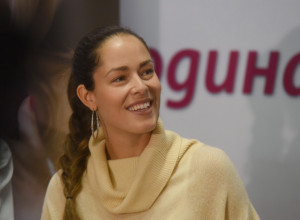 ANA IVANOVIĆ U IZDANJU KAKVO NISMO OČEKIVALI! Gore mreže zbog bivše teniserke, pokazala sve ADUTE!