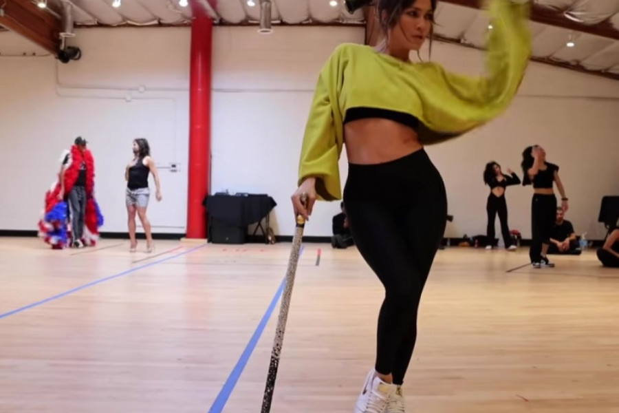 ŽENE, EVO UTEHE! Dženifer Lopez pokazala salce na stomaku!