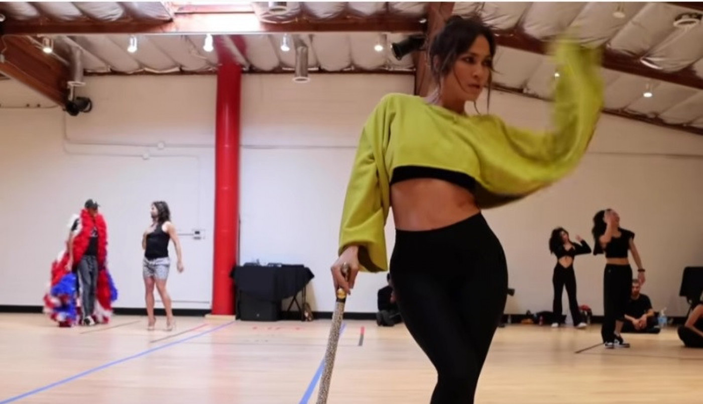 ŽENE, EVO UTEHE! Dženifer Lopez pokazala salce na stomaku!