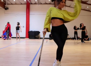 ŽENE, EVO UTEHE! Dženifer Lopez pokazala salce na stomaku!