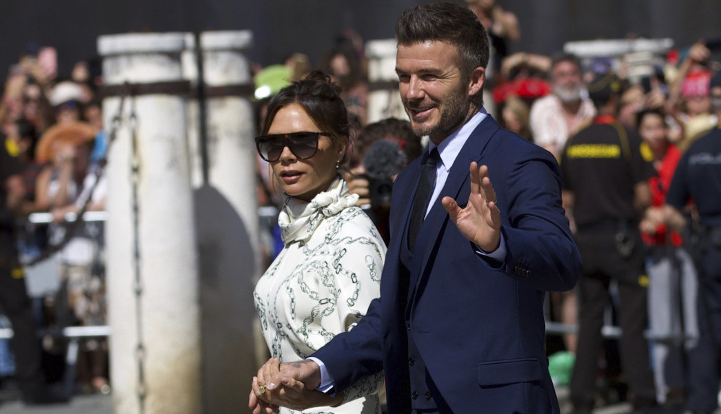 SVEKRVA UMALO NIJE ZASENILA MLADU NA VENČANJU! Viktorija Bekam blistala na svadbi sina Bruklina