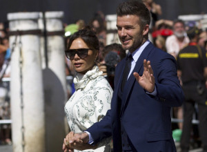 SVEKRVA UMALO NIJE ZASENILA MLADU NA VENČANJU! Viktorija Bekam blistala na svadbi sina Bruklina