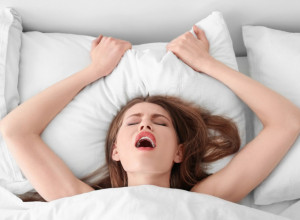 ONA NE MOŽE DA IMA ODNOSE, ALI DOŽIVLJAVA VRHUNAC U NEKOLIKO MINUTA! Ispovest ove žene zbunila je i najveće stručnjake!