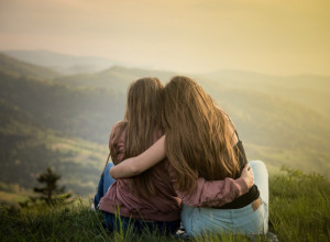 KRV NIJE VODA: Zbližile se jer su obe usvojene, a onda su saznale šokantnu istinu!