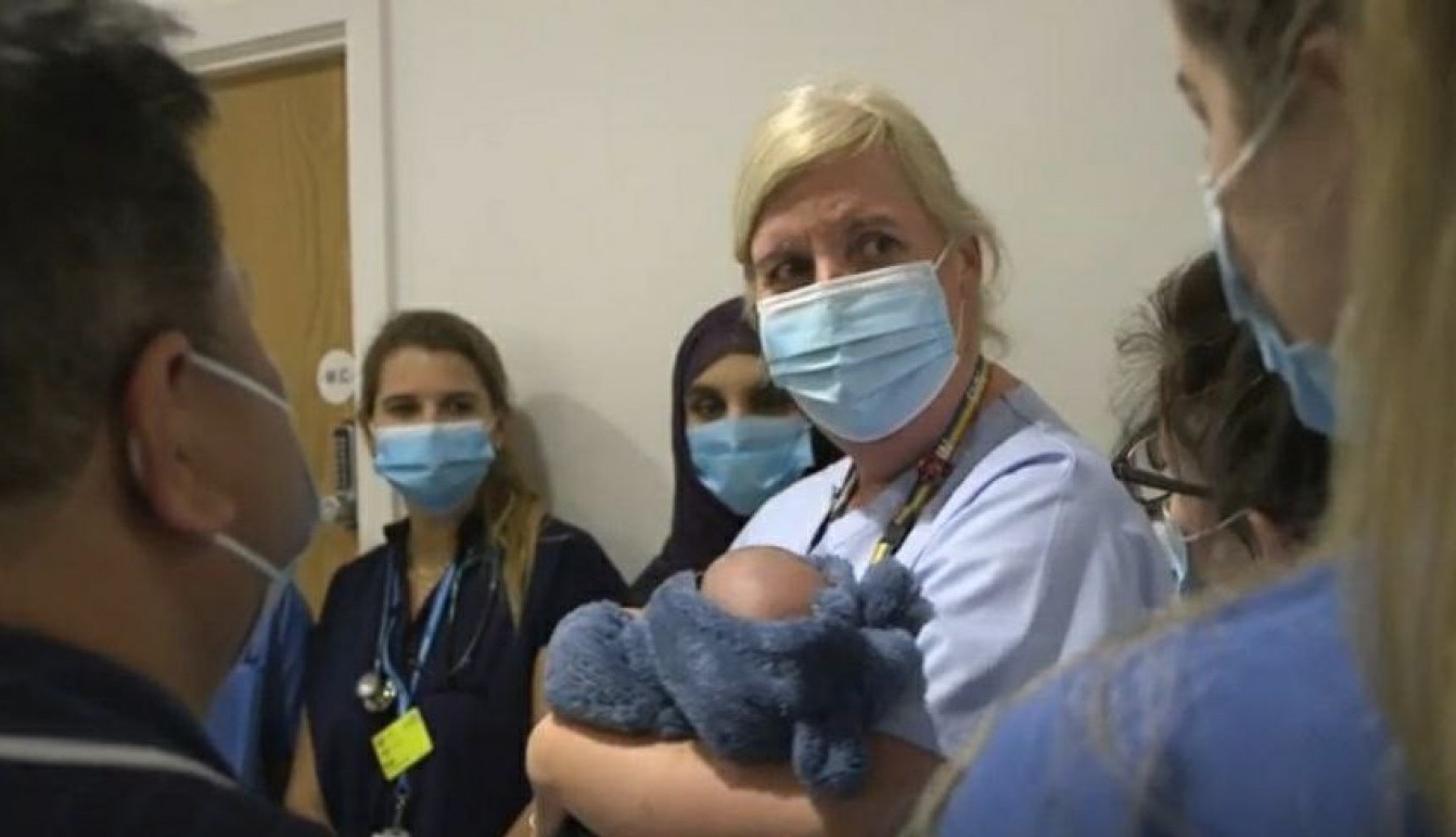 OTIŠLA U TOALET I VIDELA BEBINU RUKU KAKO VIRI IZ WC ŠOLJE! Neverovatna priča obišla svet!