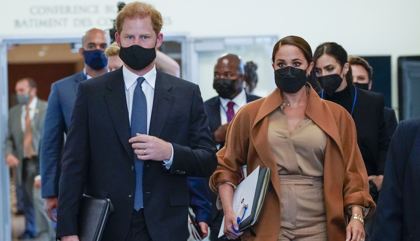 NEŠTO SE KUVA U BRITANIJI! Princ Hari i Megan Markl tajno posetili kraljicu, Amerikanka zbog toga posle dve godine kročila u London!