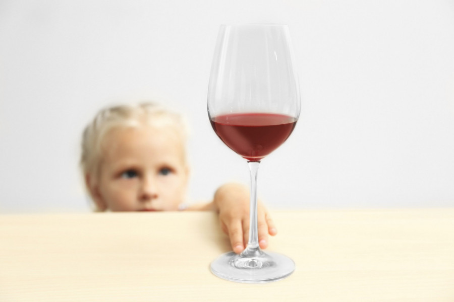 DECA U VRTIĆU PILA MARGARITU TOKOM UŽINE: Neviđeni skandal pokrenuo lavinu pitanja o bezbednosti najmlađih!!