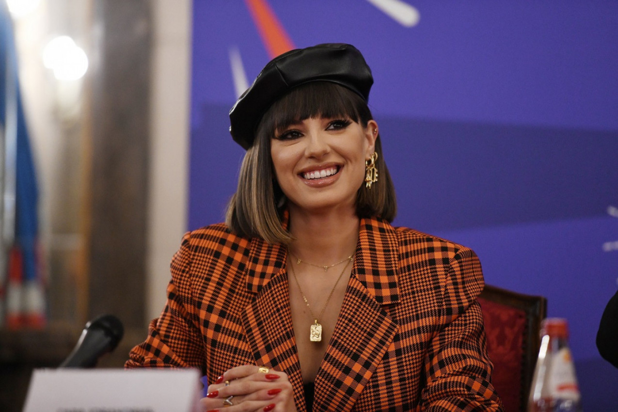 SARA JO SVA U KRVI I KO OD MAJKE ROĐENA! Fanovi zaprepašćeni, ređaju se komentari, ne zna se šta je šokantnije!