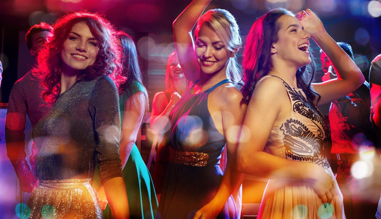 STAJLING ZA IZLAZAK ZA KOJIM SU POLUDELE DEVOJKE ŠIROM SVETA! Da li biste vi nosile ovakve čizme?