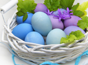 EVO KAKO DA OFARBATE JAJA KREP PAPIROM: Oduševiće vas jačina boje i lakoća dekorisanja (FOTO)