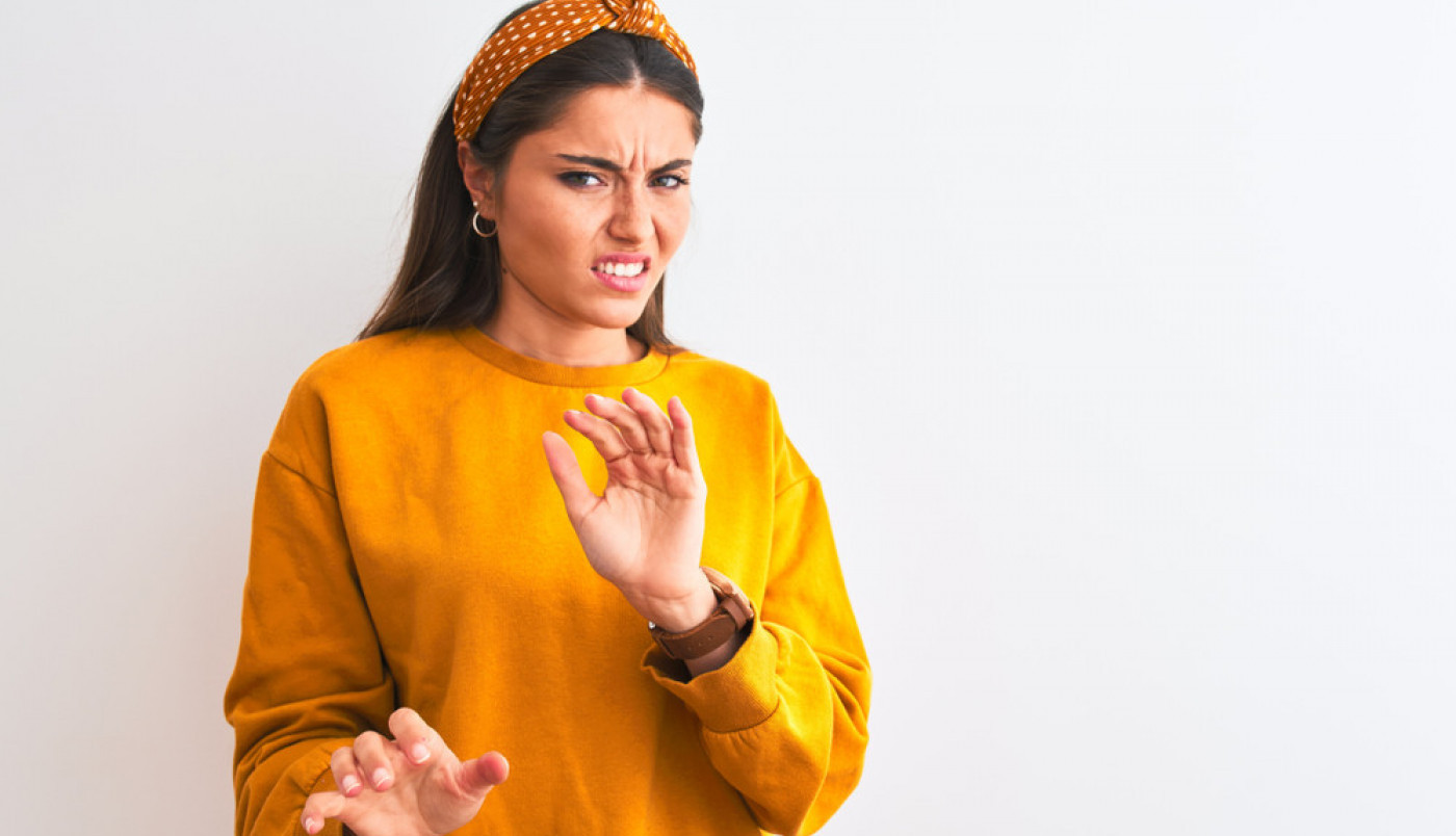 NA NJOJ IMA VIŠE BAKTERIJA NEGO NA WC ŠOLJI, A SVAKOG DANA NAM JE U RUKAMA! Svi smo znali za ručne torbe, ali ovo je zabrinjavajuće!