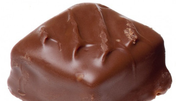 SNIKERS USKRŠNJI KOLAČ: Čokoladna poslastica kojoj danas niko neće odoleti!