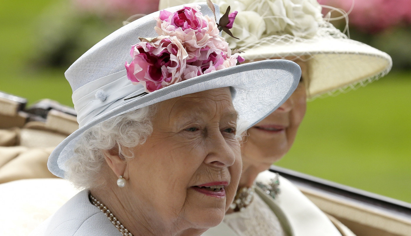 KRALJICA NAPUNILA 96 GODINA, ALI SVI SU GLEDALI U NJENE USNE! Internet gori zbog vremešne vladarke!