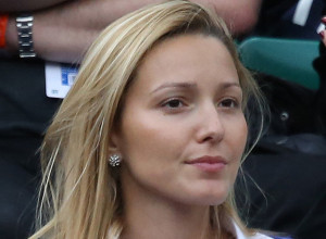 FANOVI U TRANSU KAKO SE SADA POJAVILA JELENA ĐOKOVIĆ! Posle kaputa, šešira i ešarpe otišla u kontru, a jedan detalj je raspametio SVE!