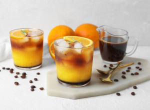 LEKOVI PROTIV BOLOVA NIKAKO NE IDU S OVIH 5 PIĆA! Iznenadićete se, jedno je sok bez kog mnogi ne mogu da zamisle dan!