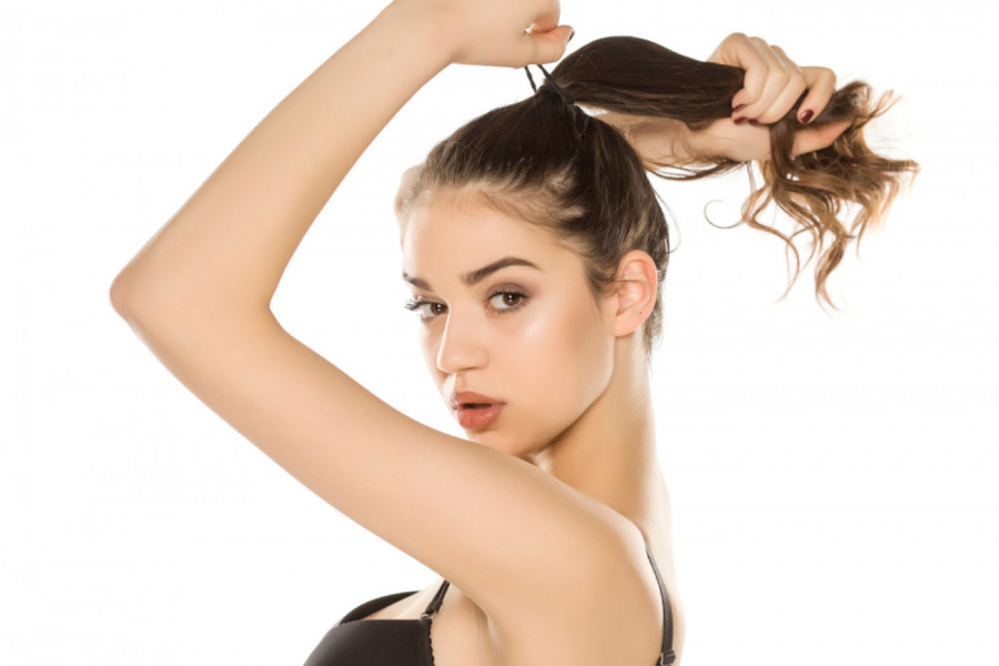 FRIZURA KOJU SVE DEVOJKE OBOŽAVAJU MOŽE PODSTAĆI OPADANJE KOSE! Evo šta odmah morate da prestanete da radite