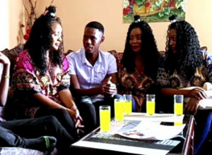 STEVO ŽENI IDENTIČNE TROJKE I TVRDI DA IH SVE ZADOVOLJAVA PODJEDNAKO: Nikad nisam varao, ali ne mogu ni da volim samo jednu! (FOTO)