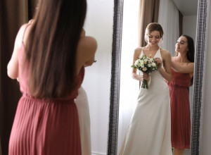 MLADA JE IZBACILA DRUGARICU SA SVADBE, O NJENIM RAZLOZIMA PRIČA CEO SVET: Tek što je zakoračila na proslavu, nastao je skandal (FOTO)