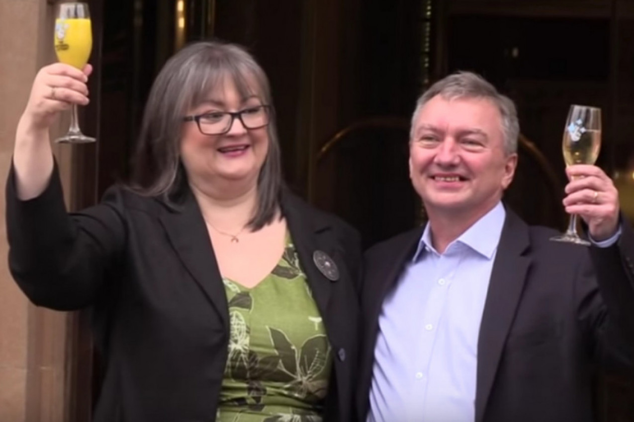 OVA ŽENA JE DOBITNICA LOTOA, ALI ZAPREPASTIĆE VAS ŠTA JE URADILA S NOVCEM! Pola sveta zadivila, a pola šokirala!