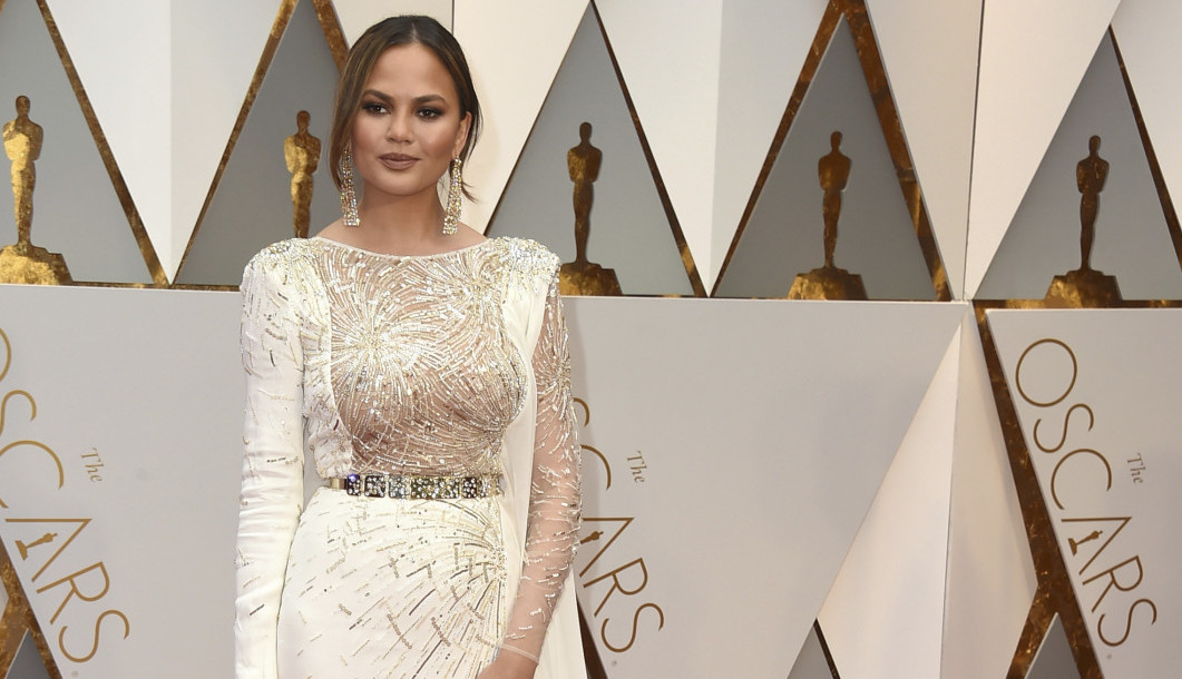 ŠTA SE DESILO SA LICEM JEDNE OD NAJLEPŠIH ŽENA SVETA? Izgleda neprepoznatljivo, ŠTA JOJ BI?!