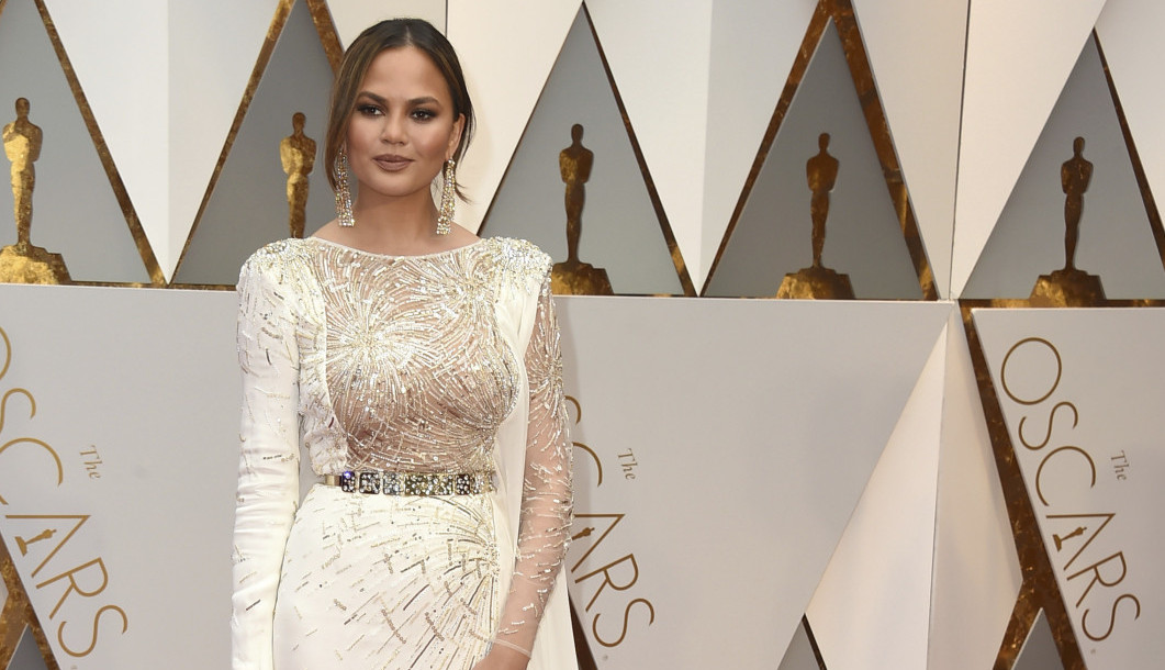 ŠTA SE DESILO SA LICEM JEDNE OD NAJLEPŠIH ŽENA SVETA? Izgleda neprepoznatljivo, ŠTA JOJ BI?!