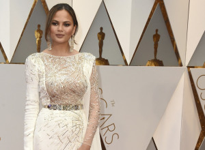 ŠTA SE DESILO SA LICEM JEDNE OD NAJLEPŠIH ŽENA SVETA? Izgleda neprepoznatljivo, ŠTA JOJ BI?!