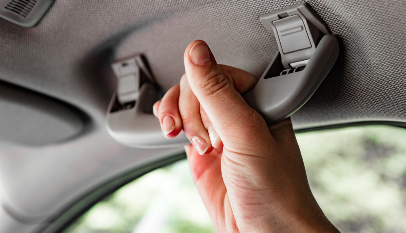 LJUDI SU DOŽIVELI PROSVETLJENJE! Žena otkrila čemu služi ručka  iznad suvozačevog sedišta