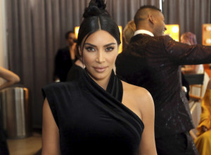 KIM POHARALA GARDEROBER MERILIN MONRO! Starleta na Met Gali ponela još jednu toaletu čuvene plavuše!