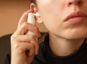 KAKO DA OČISTITE UŠI NA BEZBEDAN NAČIN, BEZ ŠTAPIĆA! Možda ste i zaboravili kako je to čuti kristalno jasno!