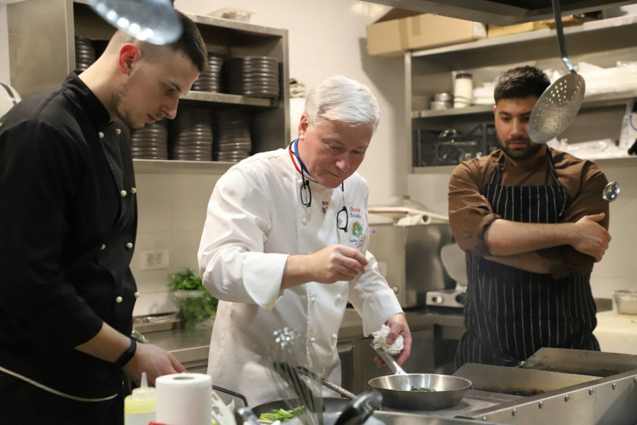 ČUVENI KUVAR OTKRIO TAJNE FRANCUSKIH PREDSEDNIKA! Šta se jelo u Jelisejskoj palati dok je ON brinuo o obrocima šefa države! (VIDEO)