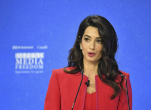 OBUCITE SE KAO JEDNA OD NAJSTILIZOVANIJIH ŽENA SVETA: 5 inspiracija za prolećni autfit iz ormara Amal Kluni!