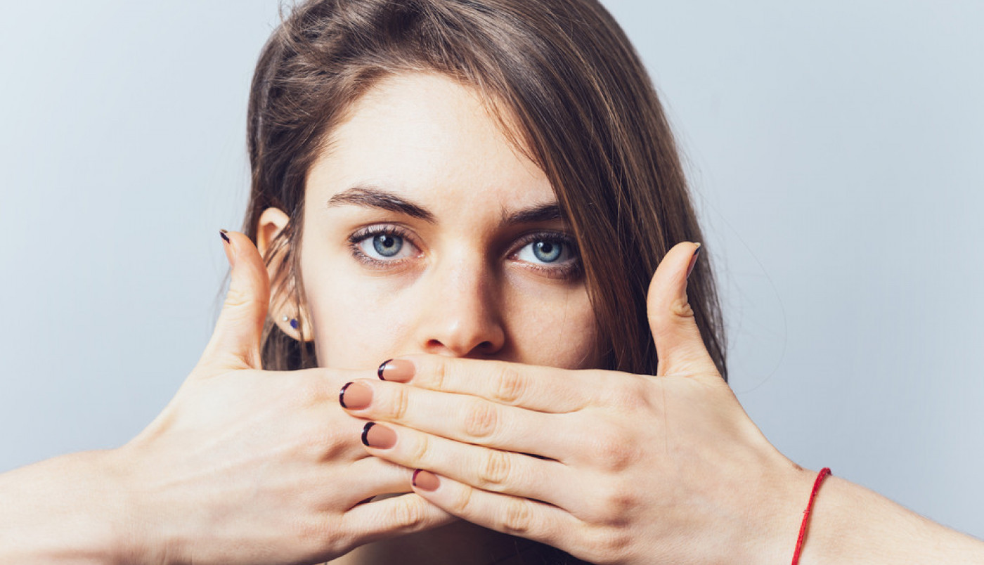 SUVA USTA SU ZNAK ZA ALARM! Uobičajeni simptom nije povezan samo s potrebom za vodom, može da ukazuje na 5 oboljenja!