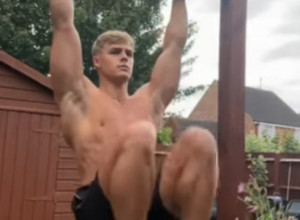 OVAJ MOMAK IMA NEŠTO NA ČEMU MU SVE DEVOJKE ZAVIDE! Fotografije njegovog tela ostavljaju bez daha!