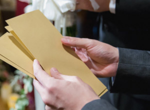 NEMCI OTKRILI KOLIKO PARA STAVLJAJU U KOVERTU KAO POKLON ZA VENČANJE! Da li vas ovo iznenađuje, koja je vaša cifra?