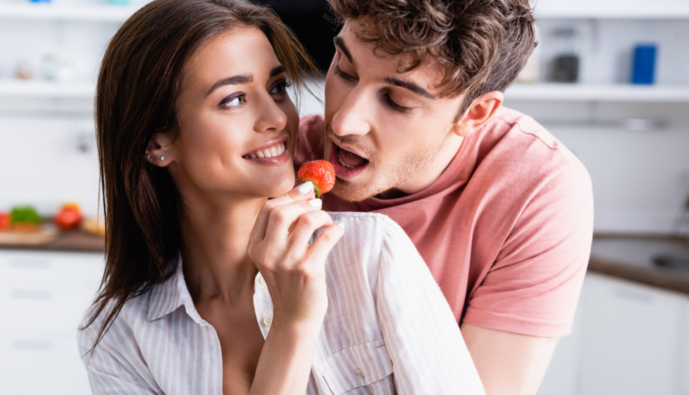 RASKINULA JE SA VERENIKOM, ALI I DALJE ŽIVE U ISTOM STANU: "Zaljubila sam se u drugog muškarca i ne znam kako to da mu saopštim"