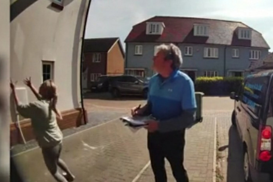 PAS JOJ JE PAO KROZ PROZOR KUPATILA! Ono što je sledilo je paralisalo svet, njena reakcija je neverovatna