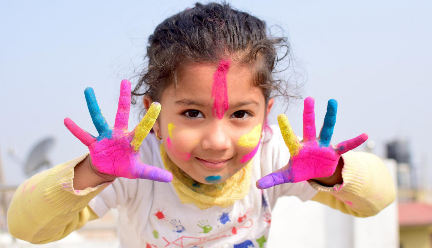 ZBOG OVIH VIDEO SNIMAKA GORI INTERNET: Roditelji tetoviraju decu, javnost u šoku (VIDEO)