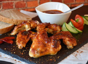 RUČAK KOJI ĆE SVI VOLETI: Pileća krilca sa pečurkama