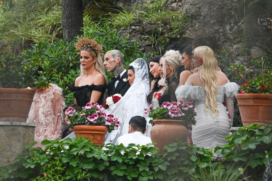 KORTNI I TRAVIS NA LUDOM KAMENU PO KO ZNA KOJI PUT! Ovo su detalji njihove velike mrsne italijanske svadbe!