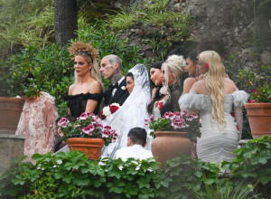 KORTNI I TRAVIS NA LUDOM KAMENU PO KO ZNA KOJI PUT! Ovo su detalji njihove velike mrsne italijanske svadbe!