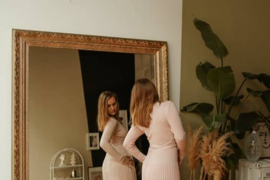 KOMAD KOJI SVE ŽENE MORAJU DA IMAJU U ORMARU: Od svake žene će napraviti zanosnu boginju!