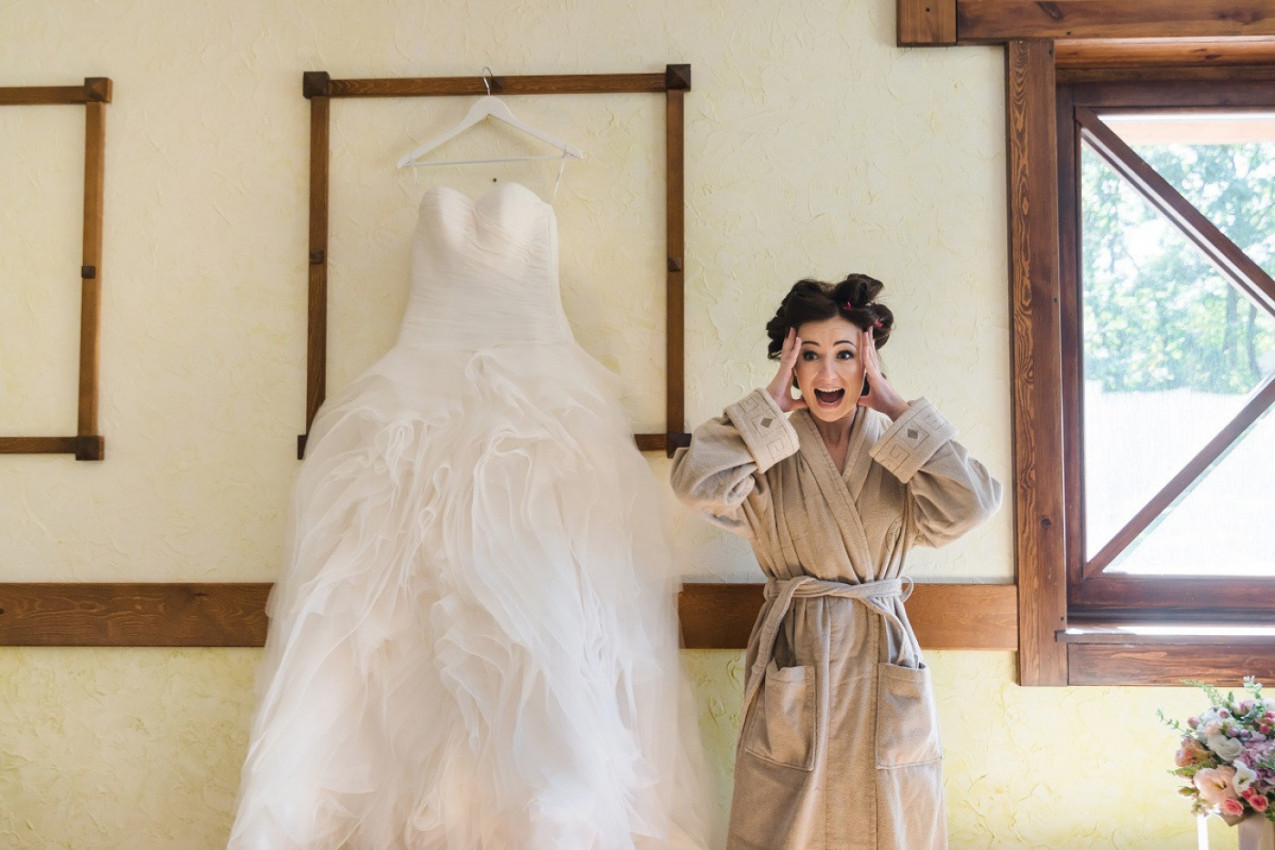 MLADINU SESTRU UMALO IZBACILI SA VENČANJA: Slavlje u senci modnog skandala