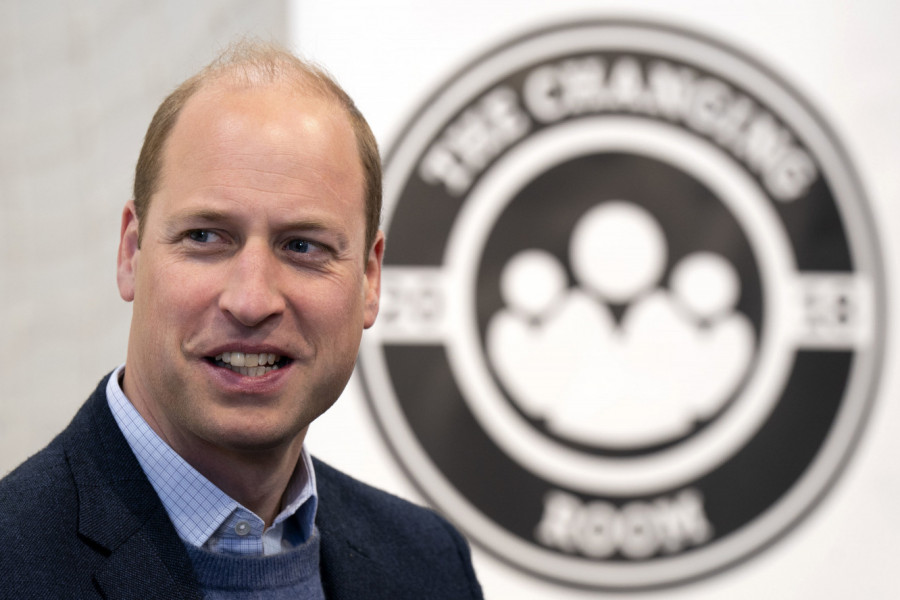 PREKRŠENI SVI KRALJEVSKI PROTOKOLI: Princ Vilijam se grli sa "običnom" ženom (FOTO)