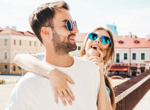 GLUPLJE PONAŠANJE JE PRIVLAČNIJE JAČEM POLU! Šokante tvrdnje, žene, da li biste ovo radile zbog osvajanja muškarca?