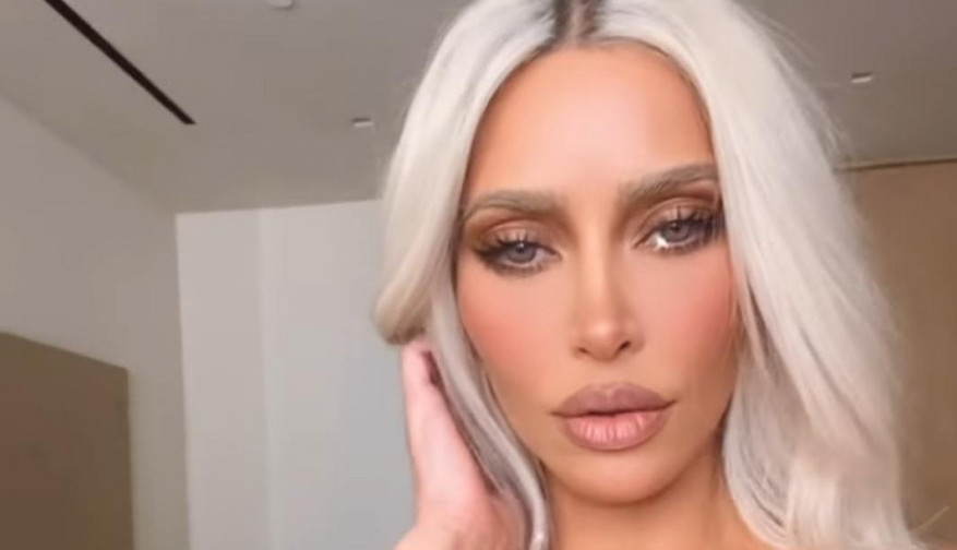 ĆERKA KIM KARDAŠIJAN SNIMKOM NA TIKTOKU RASKRINKALA MAJKU: Svi pričaju o koži poznate starlete, fanovi u neverici! (VIDEO)