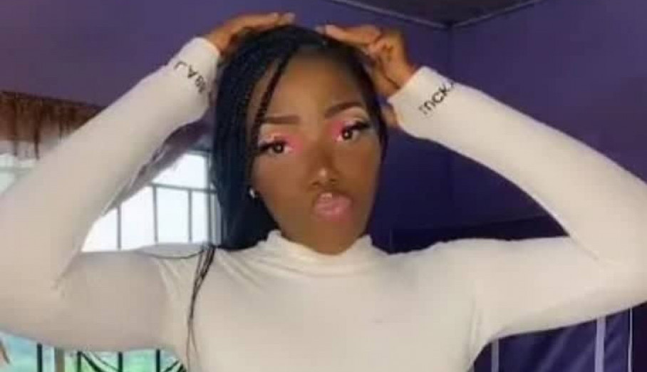 Ovo je devojka s najčudnijim pupkom na planeti, ljudi DOŽIVE ŠOK kada joj vide stomak! Svi je pitaju samo JEDNO i spominju muški polni organ!